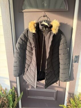 Swiss Tech Black Quilted Puffer Jacket with Faux Fur Trim